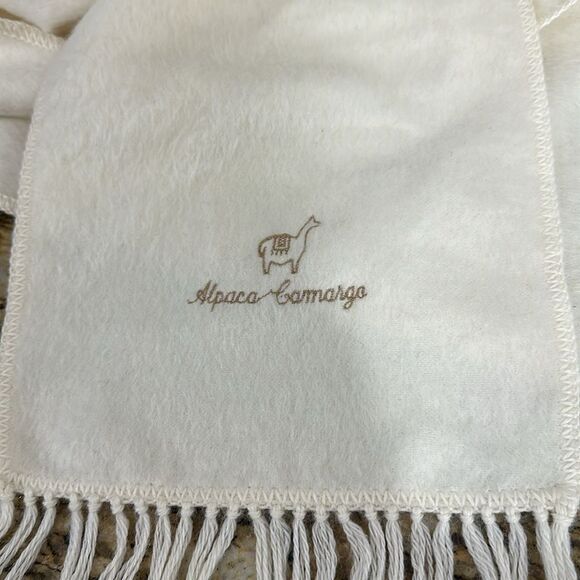 Alpaca Camargo Peru Ivory Soft Fuzzy Scarf With Fringe Trim - Picture 2 of 4
